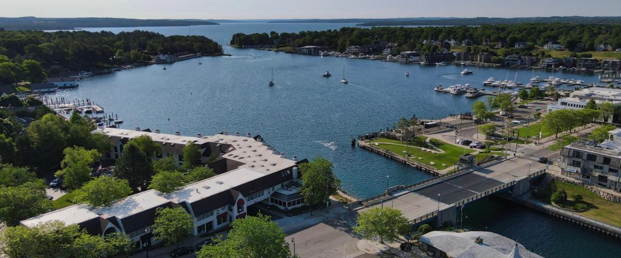 359 Edgewater Inn 샤를부아 외부 사진